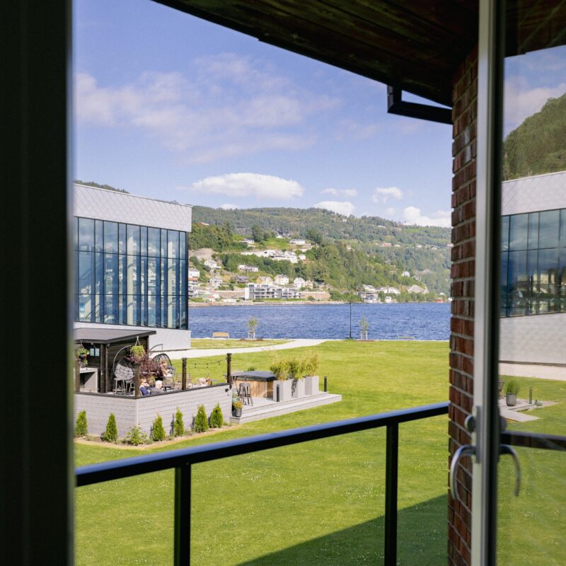 Sauna og stamp fra hageutsikt